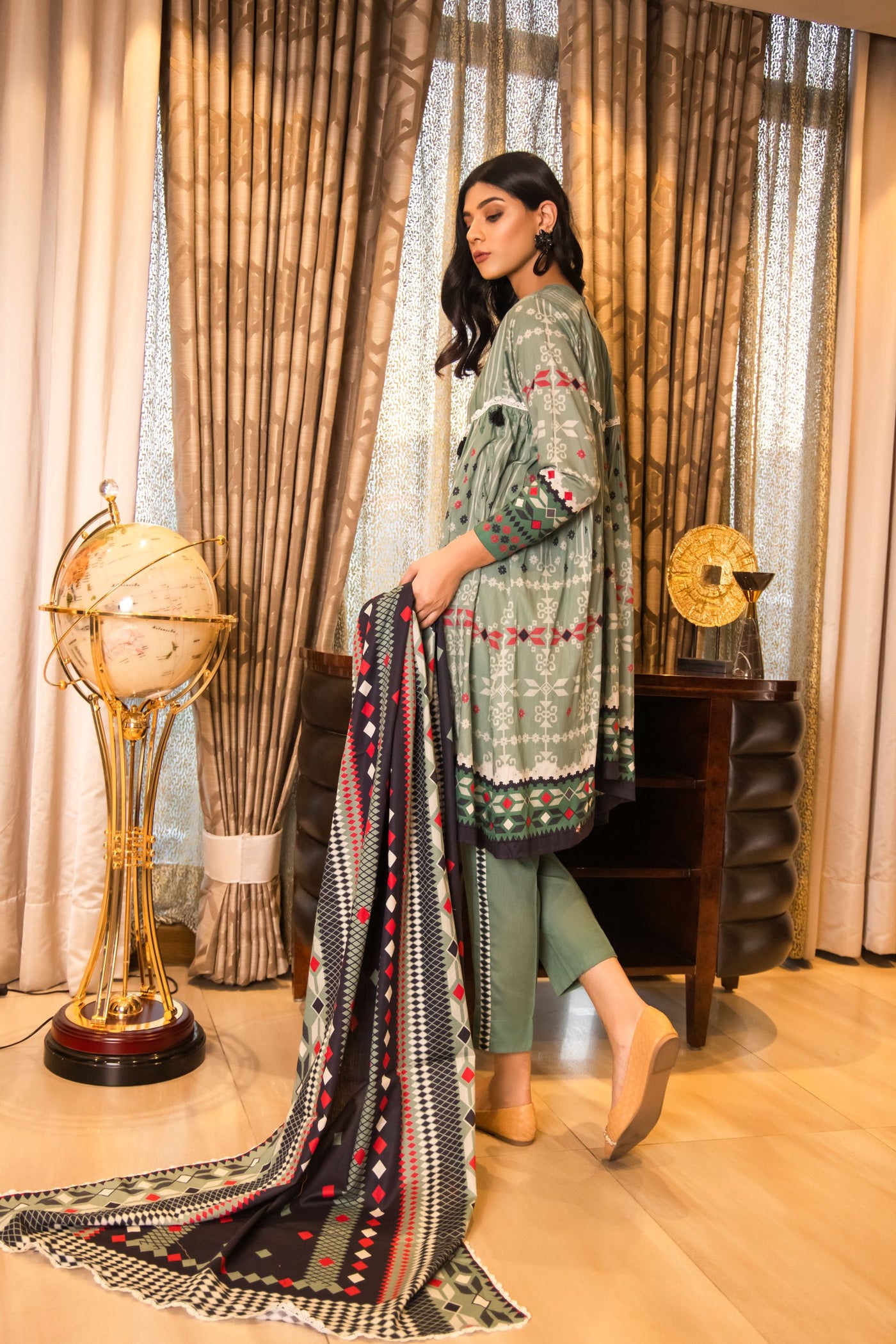 3 Piece Lawn Elegant Summer Suit Multi Color Rang-e-Bahar - Side view