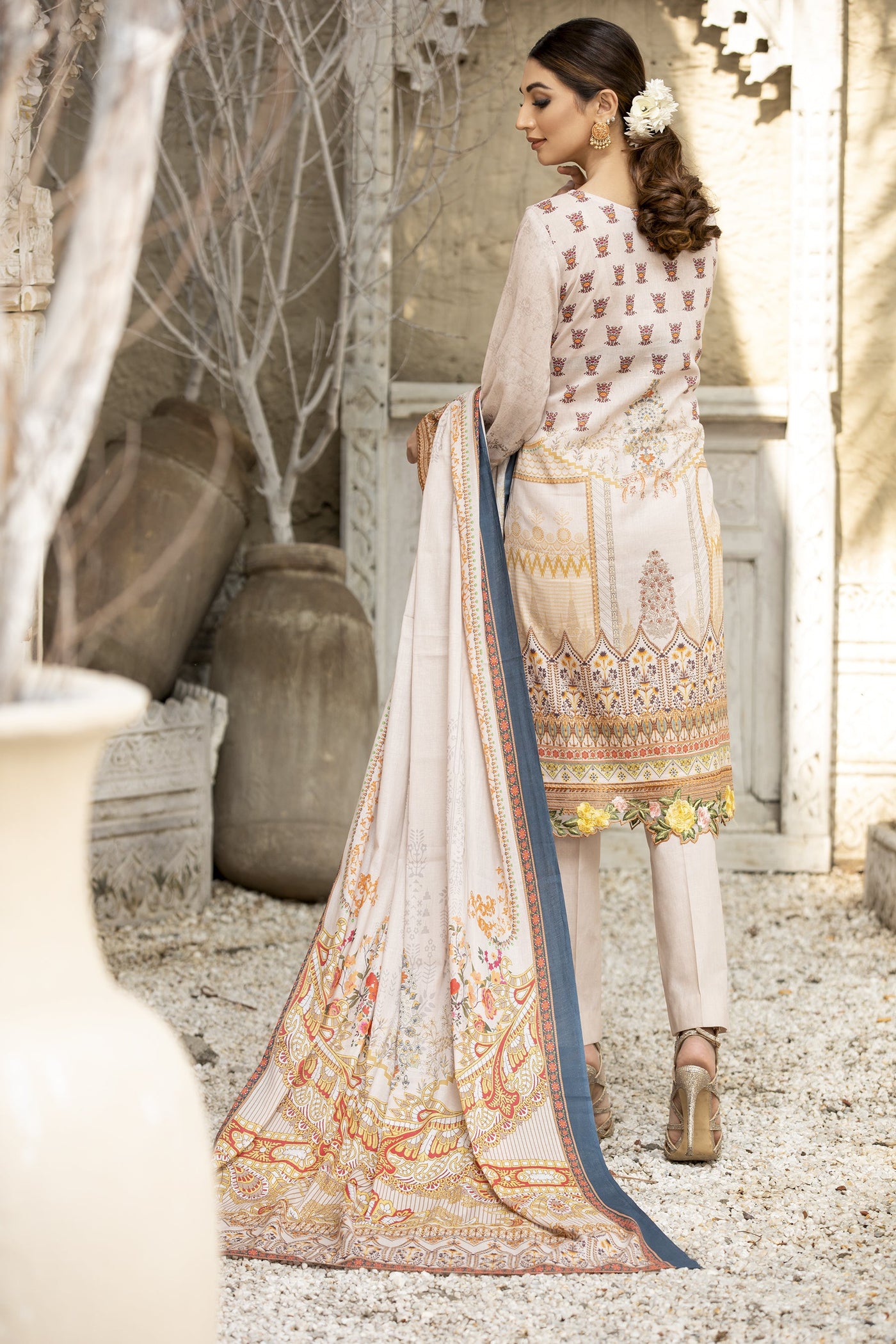 Elegant Embroidered Lawn Dress ll Unstitched 3-pc